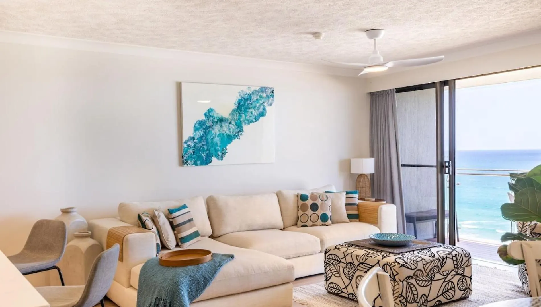 Apartment Ocean Front Escape On Palm Beach Gold Coast Australia