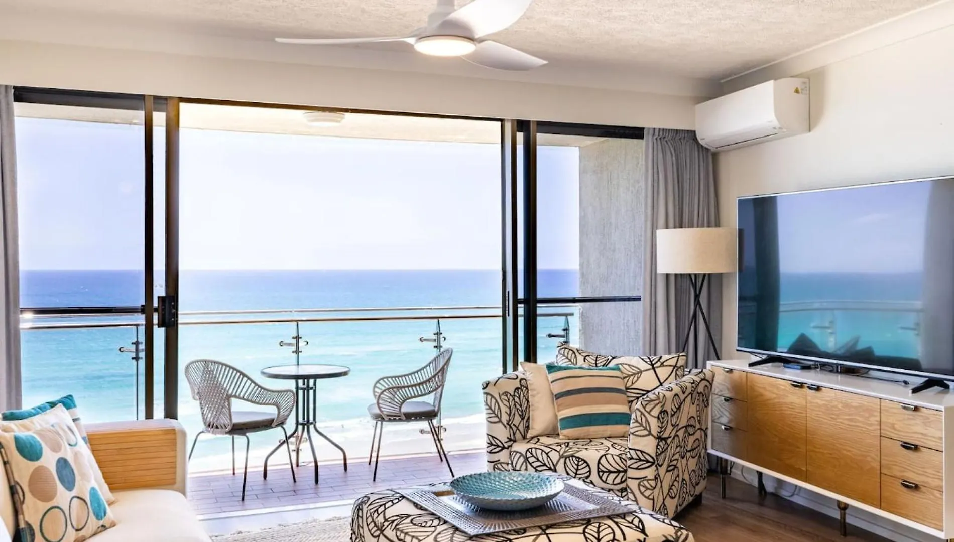 Apartment Ocean Front Escape On Palm Beach Gold Coast Australia