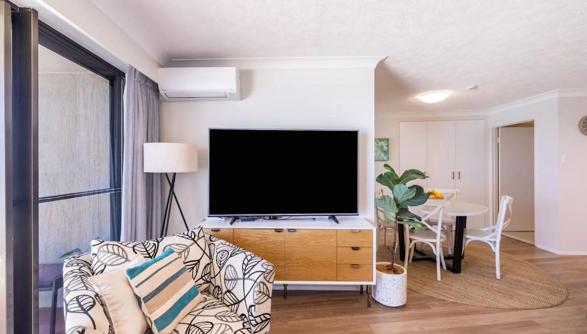 Ocean Front Escape On Palm Beach Gold Coast