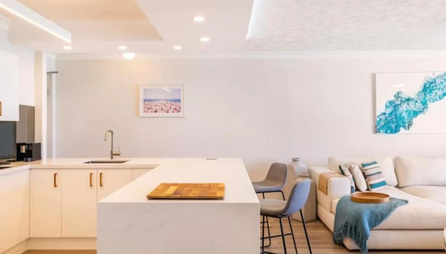 Apartment Ocean Front Escape On Palm Beach Gold Coast